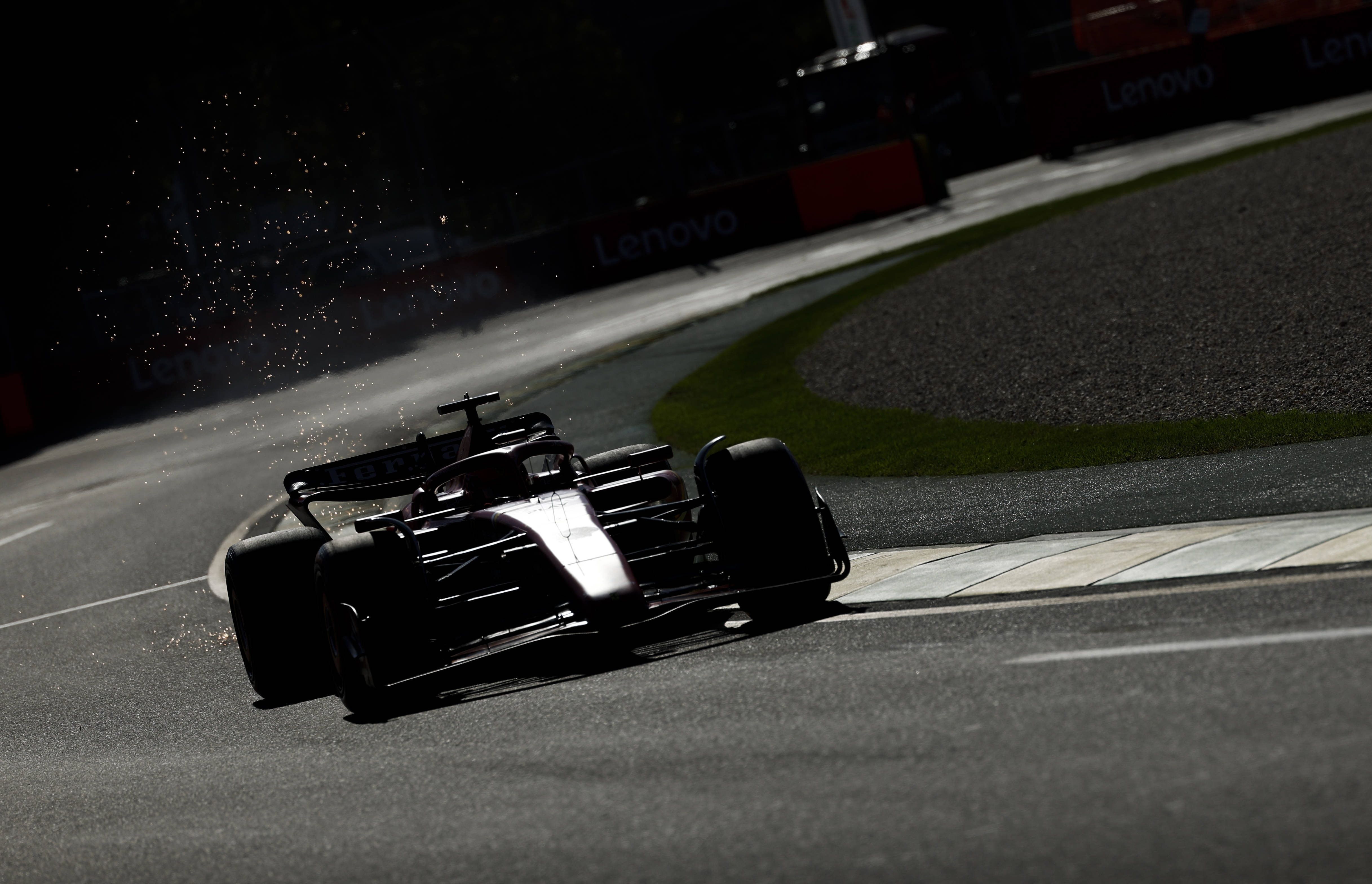 雷诺车队轻取威廉姆斯，佩雷兹刷新纪录