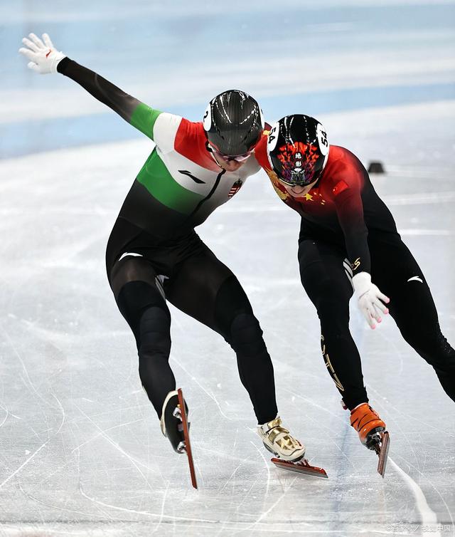 韩国队碾压丹麦队，黄鸭组合统治全场