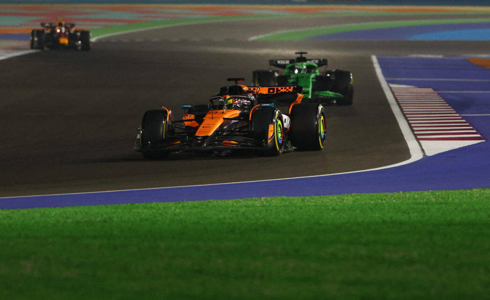 雷诺车队险胜阿斯顿马丁，皮亚斯特里刷新纪录