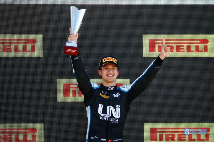 雷诺车队险胜阿斯顿马丁，皮亚斯特里刷新纪录