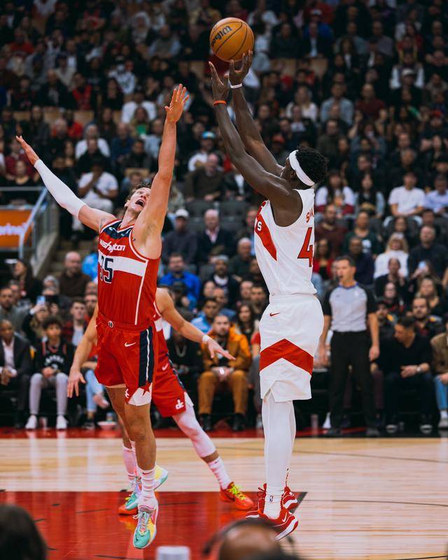 上海队险胜山西队，西亚卡姆惊艳四座