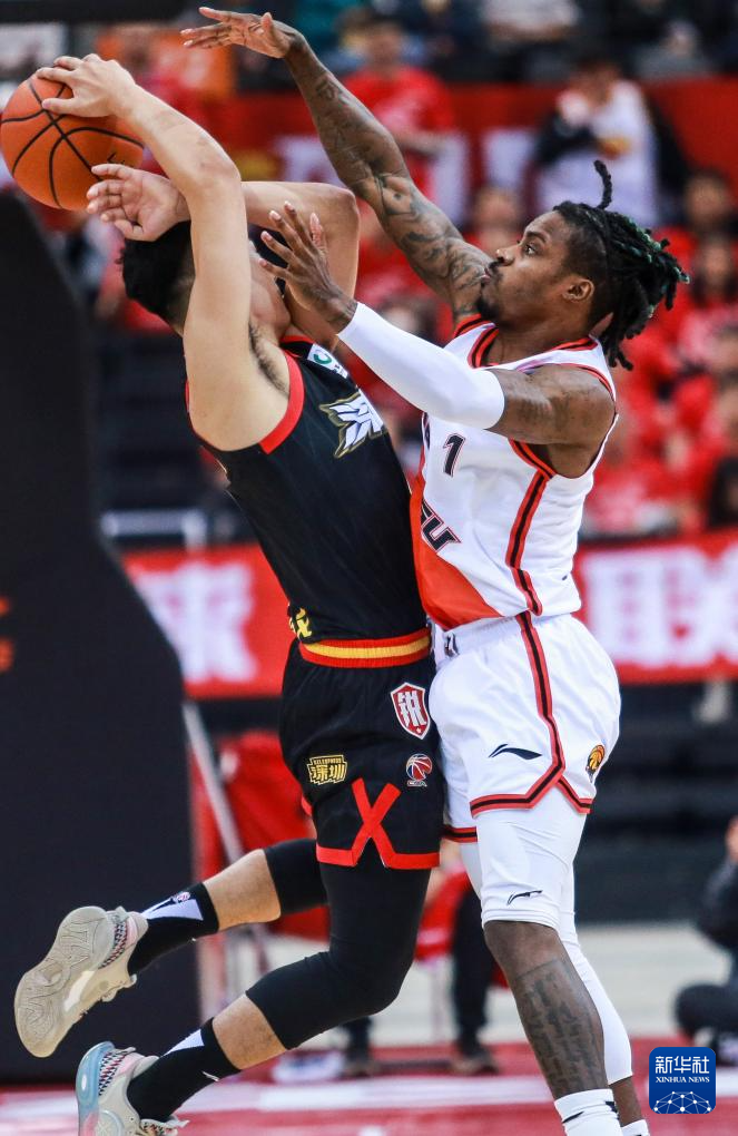 江苏队碾压深圳队,武切维奇扛起全队 江苏队碾压深圳队,武切维奇扛起全队