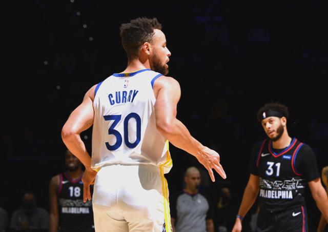 76人险胜吉林队，库里关键制胜