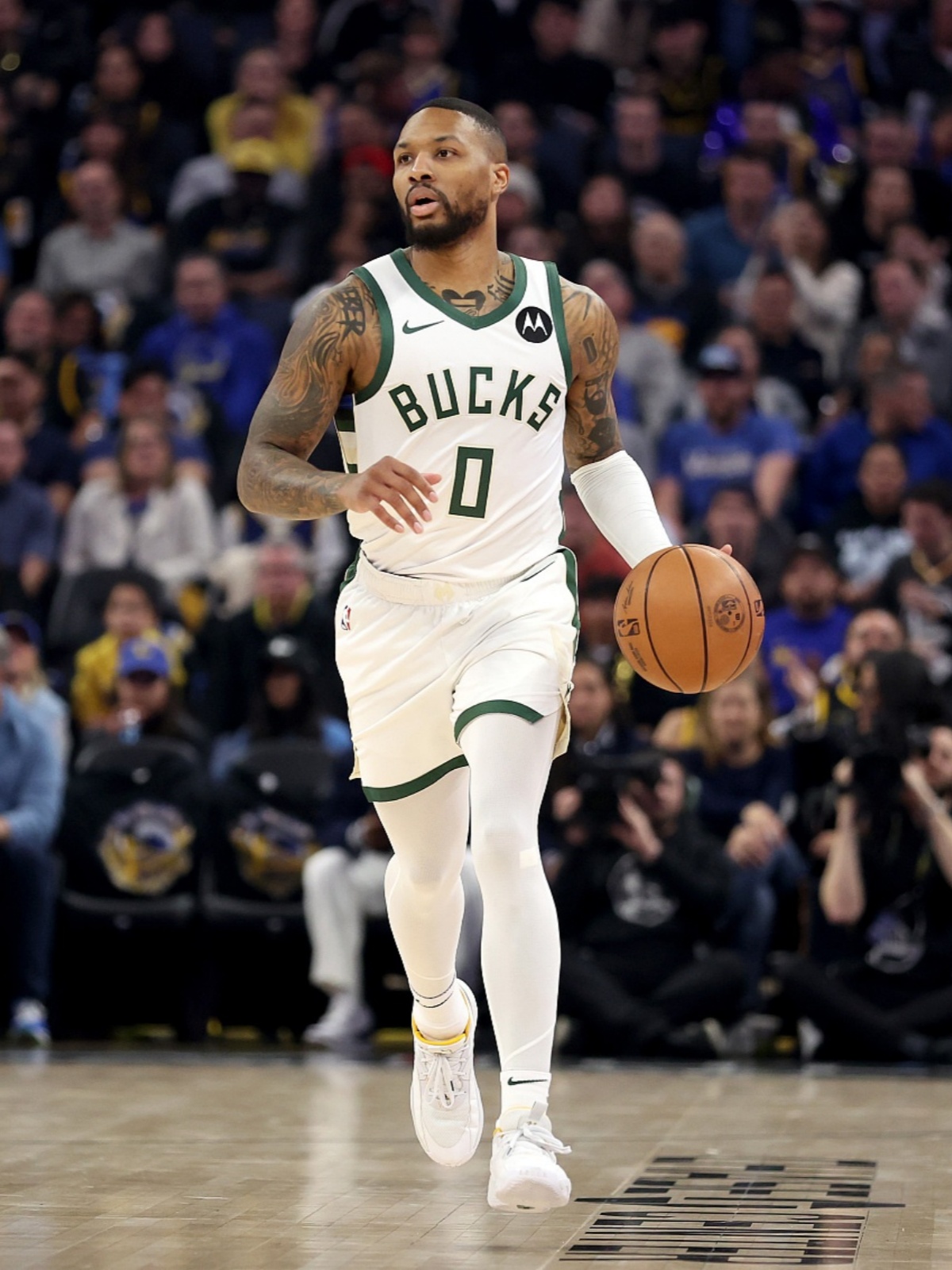 步行者翻盘辽宁队，利拉德点燃赛场