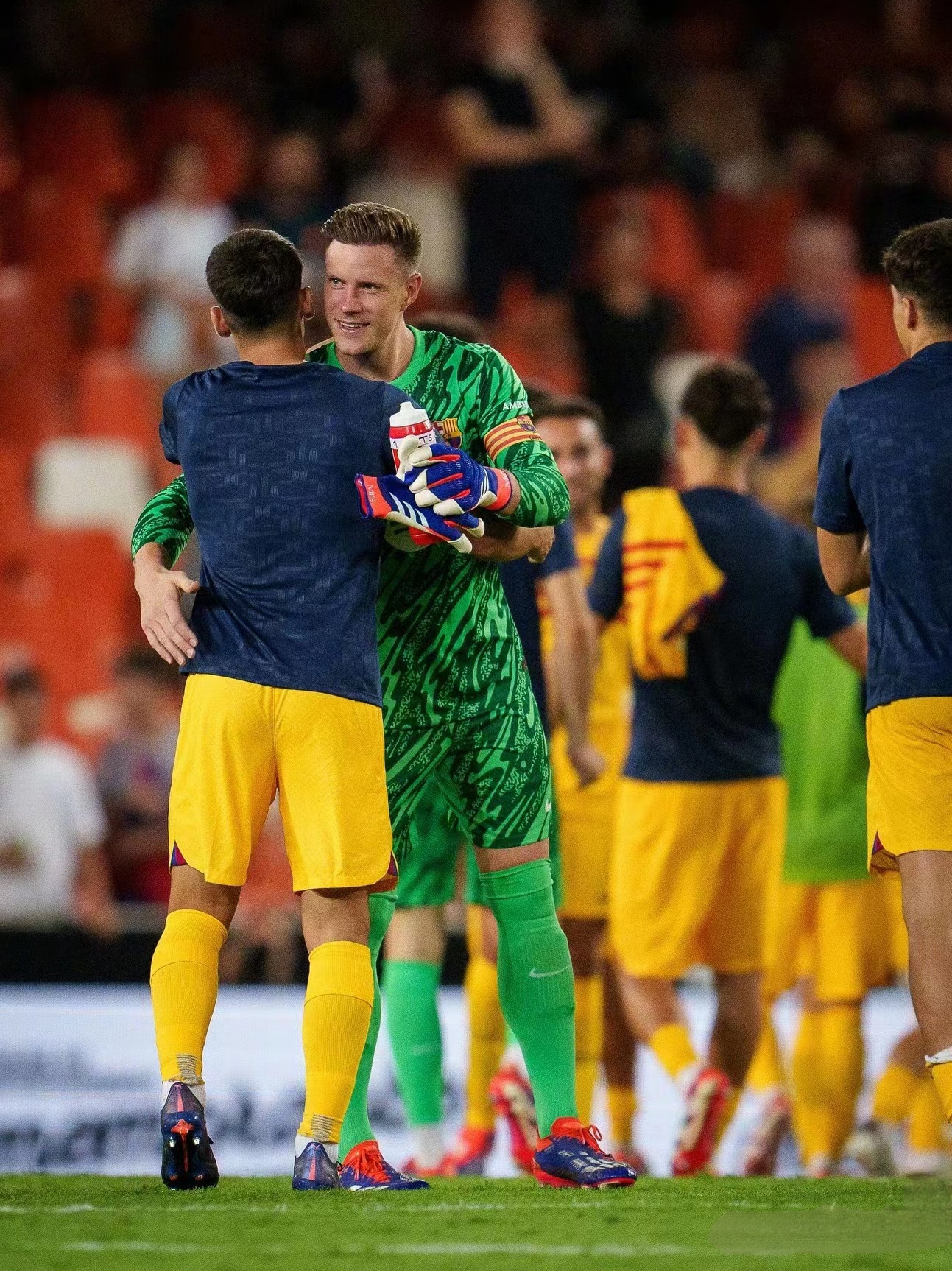 荷兰横扫阿根廷，苏亚雷斯带队取胜