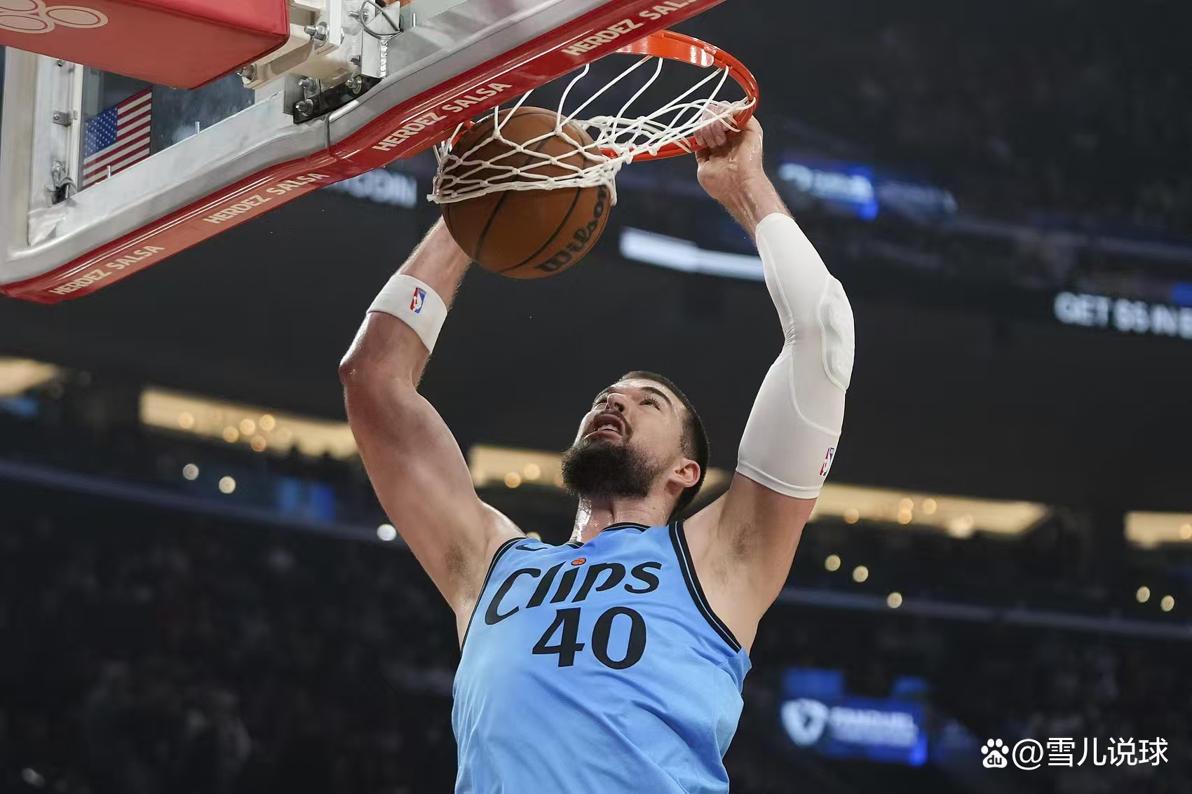 雄鹿逆转鹈鹕,利拉德带队取胜 雄鹿逆转鹈鹕,利拉德带队取胜