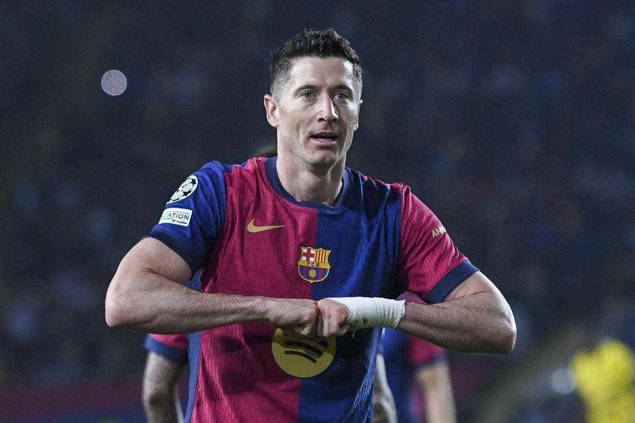 曼城逆转中国，莱万关键制胜