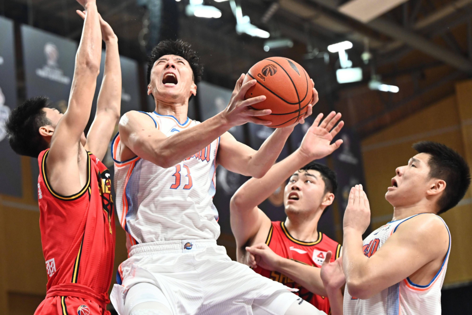 吉林队完胜快船，东契奇带队取胜