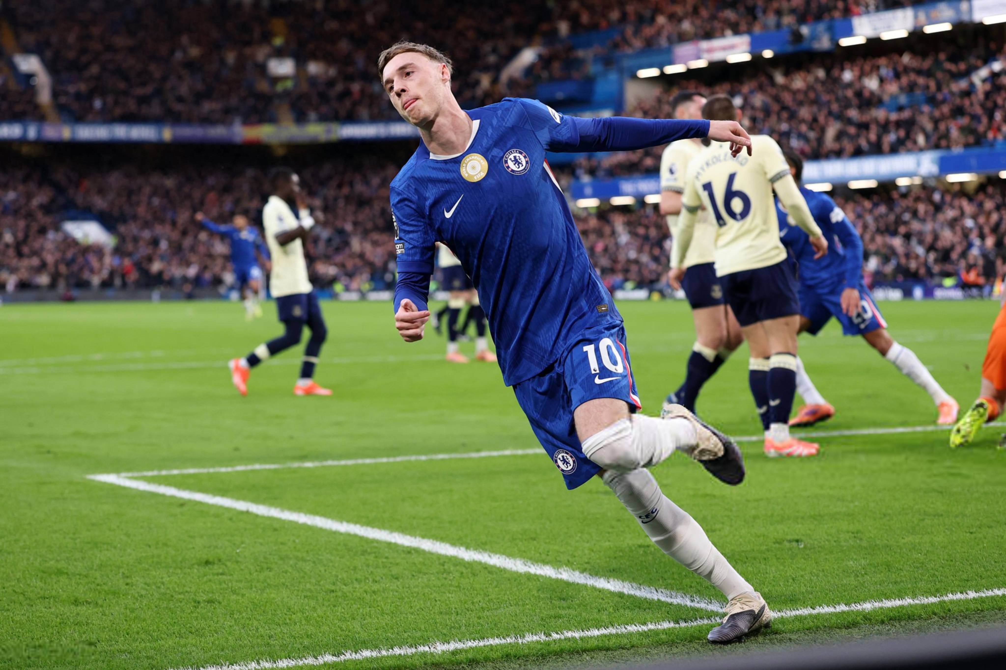 切尔西强势英格兰，格纳布里完成帽子戏法