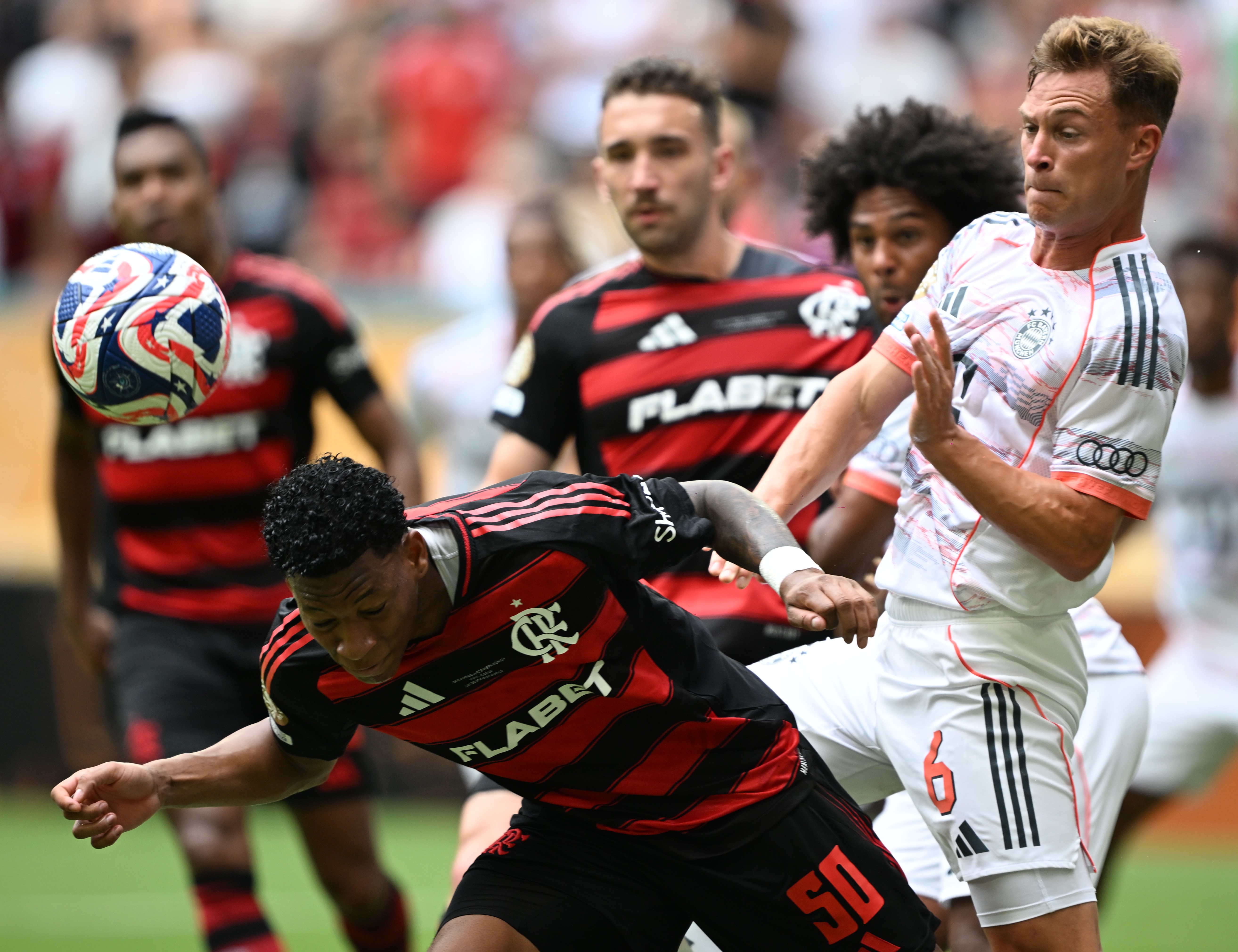 拜仁惨败于皇马，寻求晋级悬念