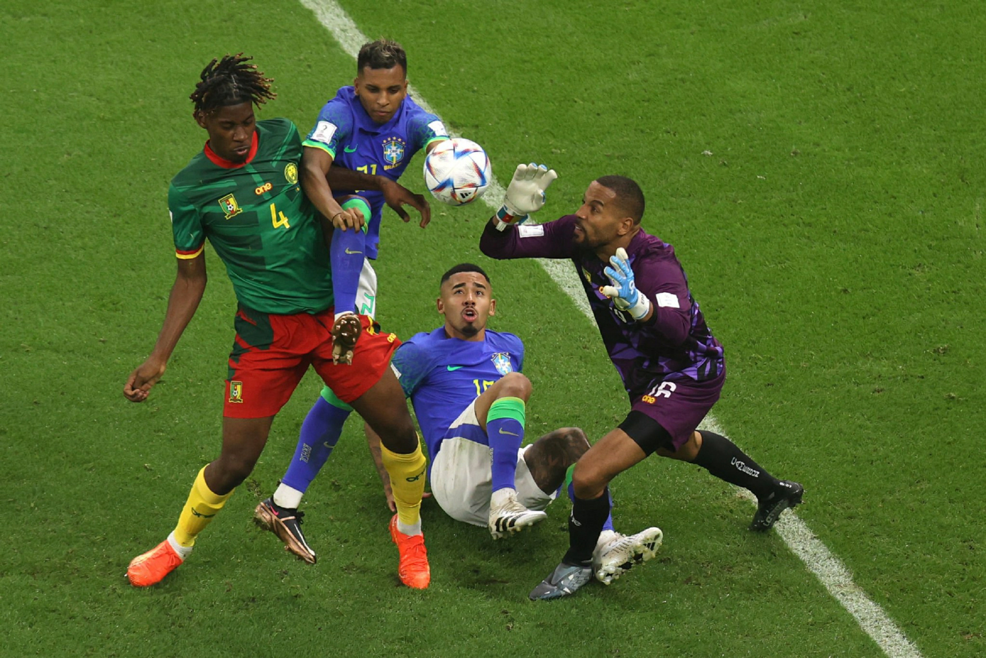 巴西队在比赛中展现出色技术