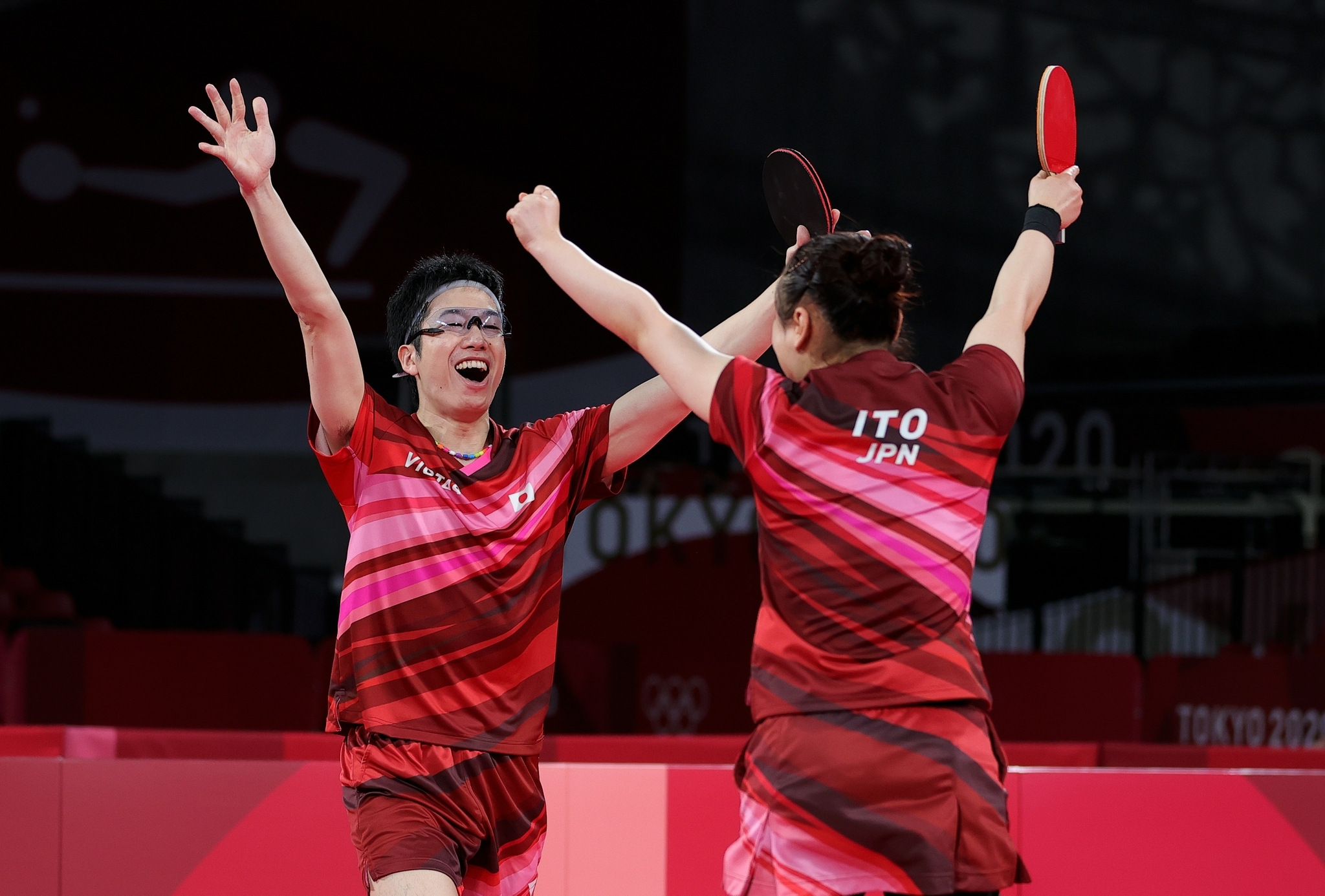 韩国乒乓球队完胜英国乒乓球队，水谷隼惊艳世界