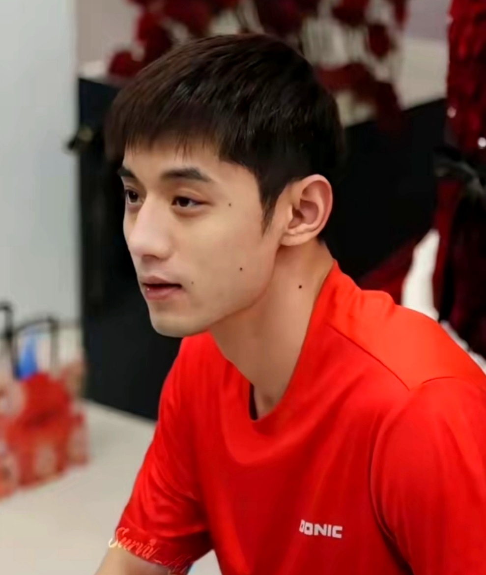 日本乒乓球队轻取德国乒乓球队，张继科惊艳世界