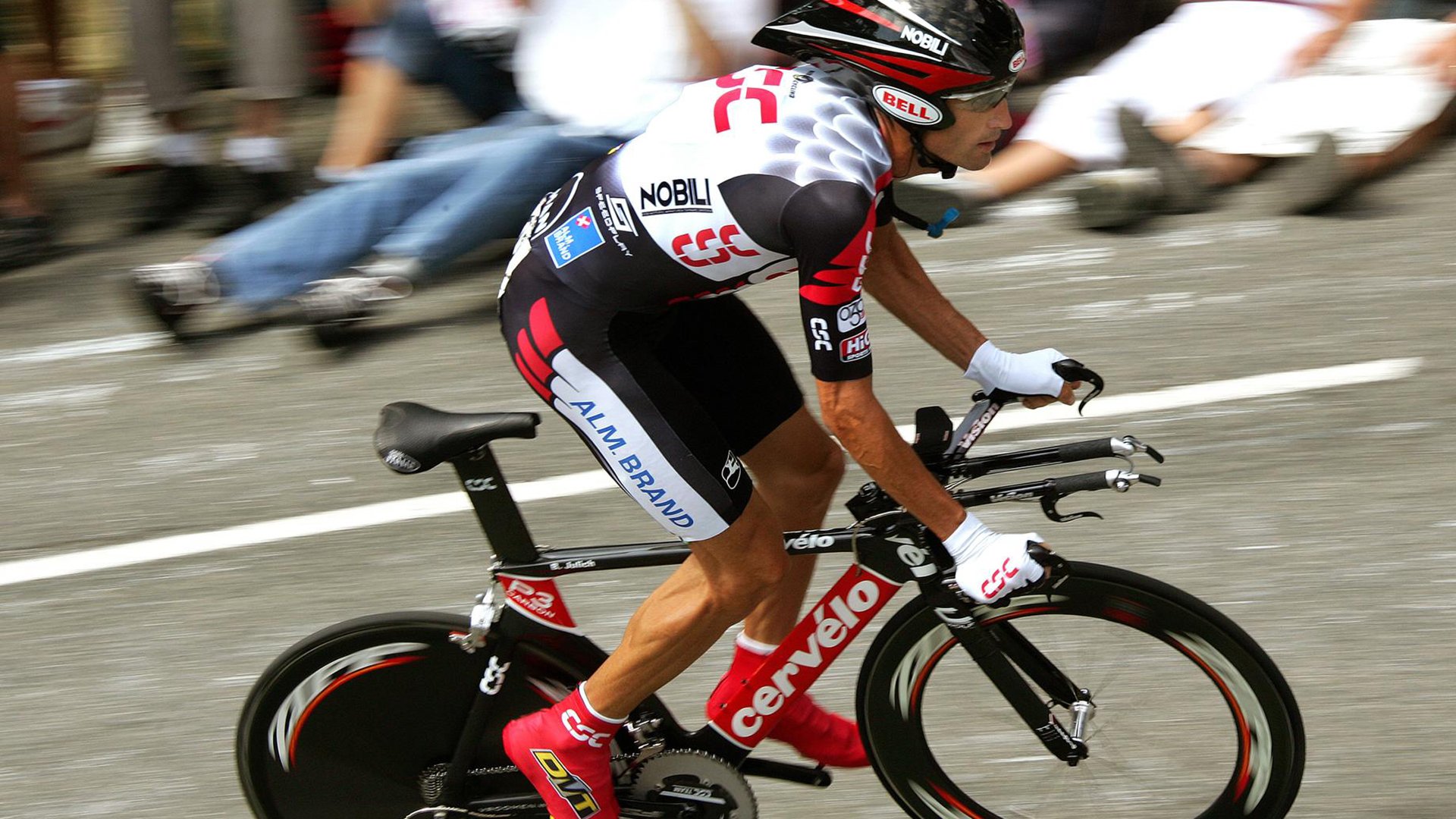 米切尔关键制胜，雄鹿轻取辽宁队，一场跨越篮球文化的对话