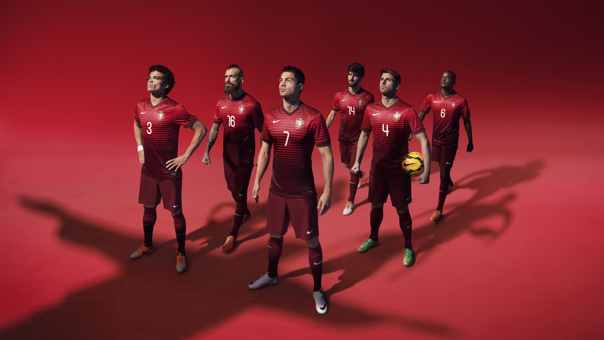 引擎轰鸣下的逆袭，佩雷兹领衔迈凯伦完胜雷诺车队